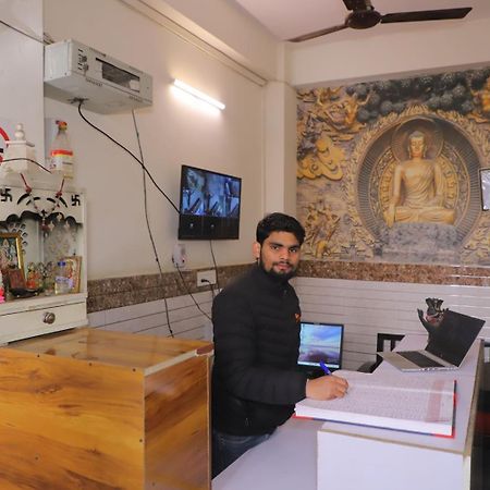 Hotel Aditya Residency Near Sector 63 Metro Station Ноида Екстериор снимка