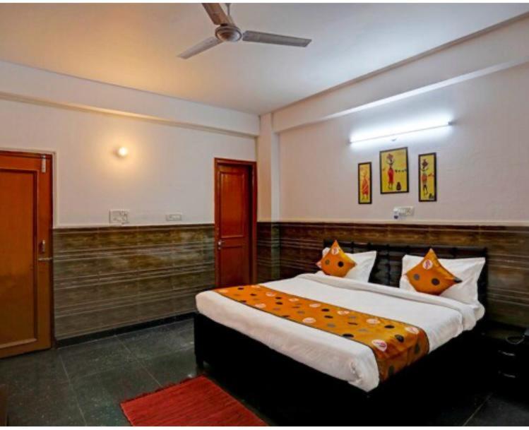 Hotel Aditya Residency Near Sector 63 Metro Station Ноида Екстериор снимка