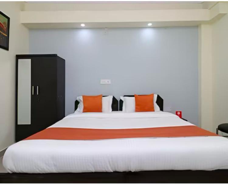 Hotel Aditya Residency Near Sector 63 Metro Station Ноида Екстериор снимка