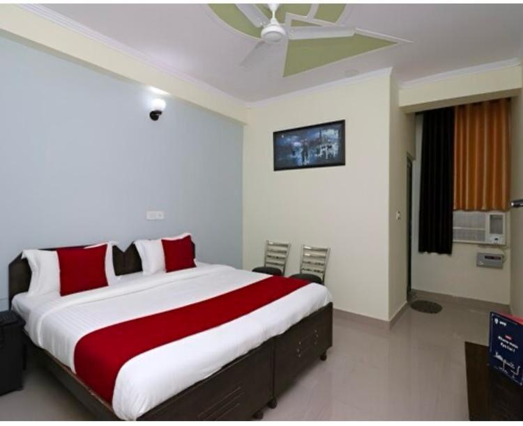 Hotel Aditya Residency Near Sector 63 Metro Station Ноида Екстериор снимка