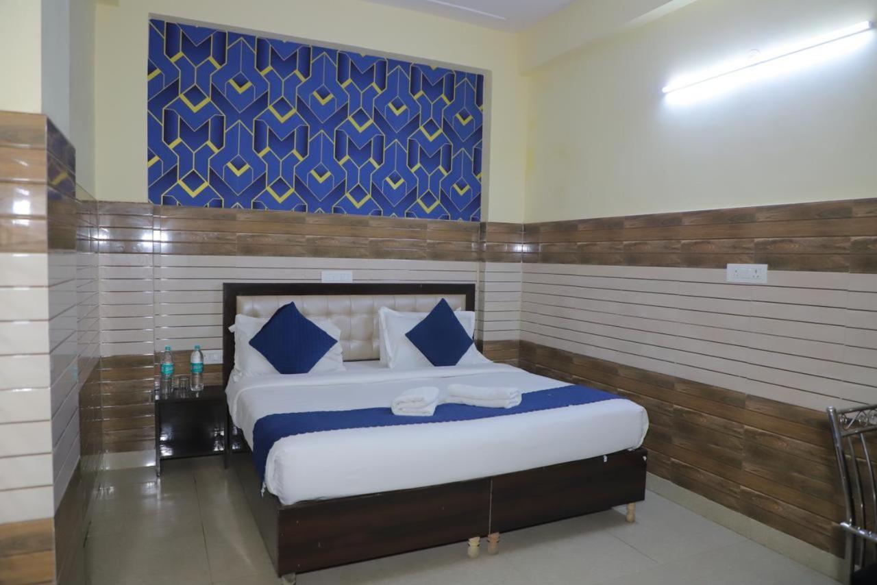Hotel Aditya Residency Near Sector 63 Metro Station Ноида Екстериор снимка