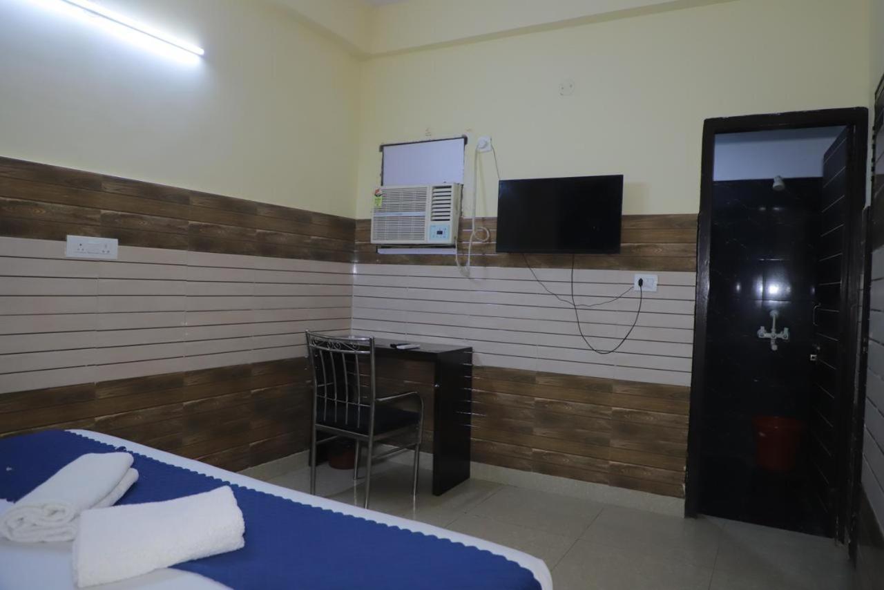 Hotel Aditya Residency Near Sector 63 Metro Station Ноида Екстериор снимка