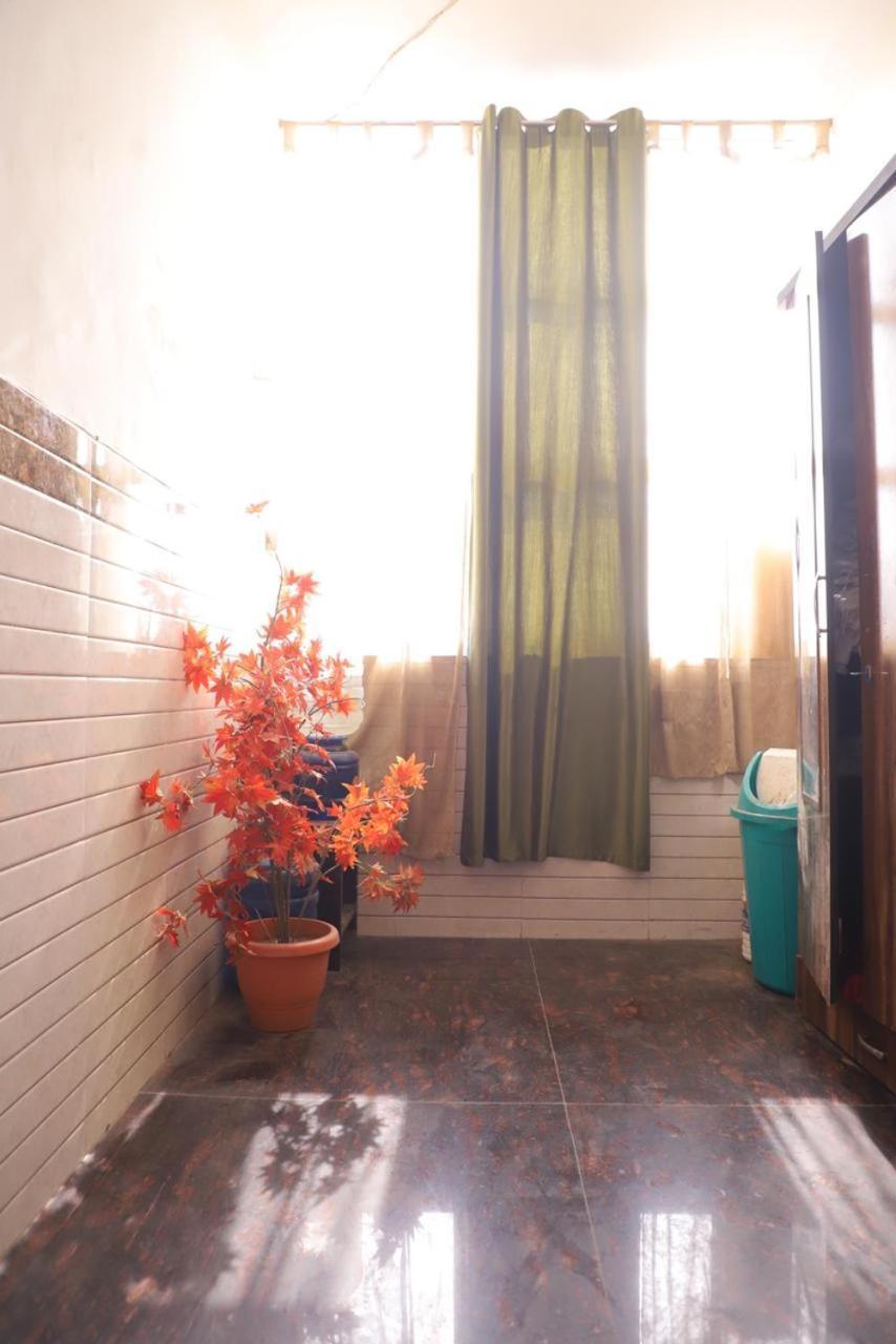 Hotel Aditya Residency Near Sector 63 Metro Station Ноида Екстериор снимка