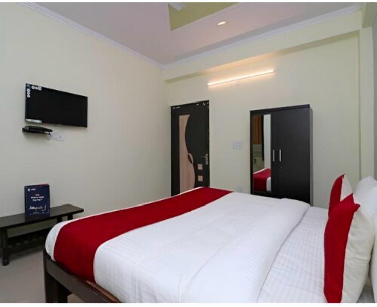 Hotel Aditya Residency Near Sector 63 Metro Station Ноида Екстериор снимка