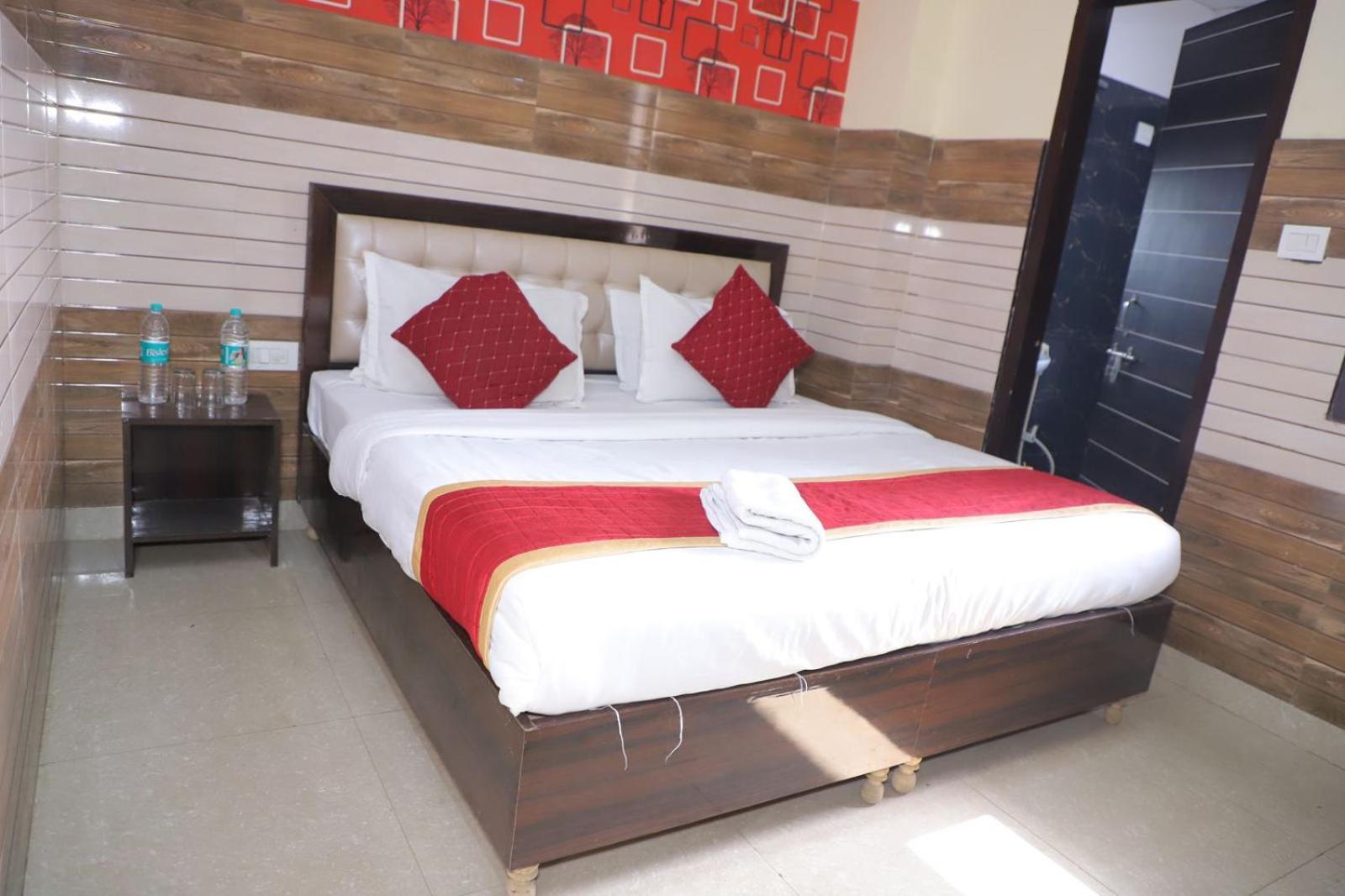 Hotel Aditya Residency Near Sector 63 Metro Station Ноида Екстериор снимка